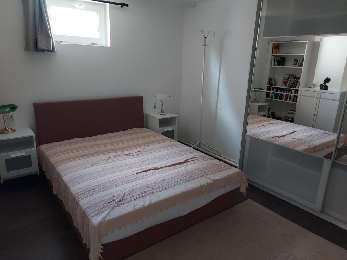 2+2Szemelyes Apartman Kerttel Szekesfehervar Exterior photo